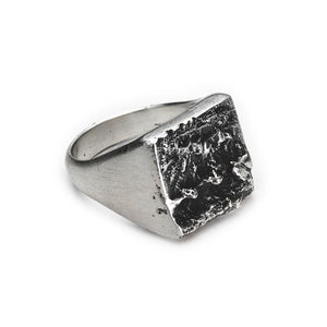 Chevalière carrée en argent brossé