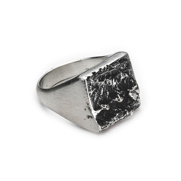 Chevalière carrée en argent brossé