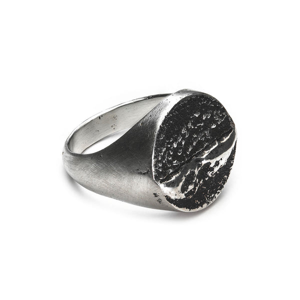 Chevalière ronde en argent brossé