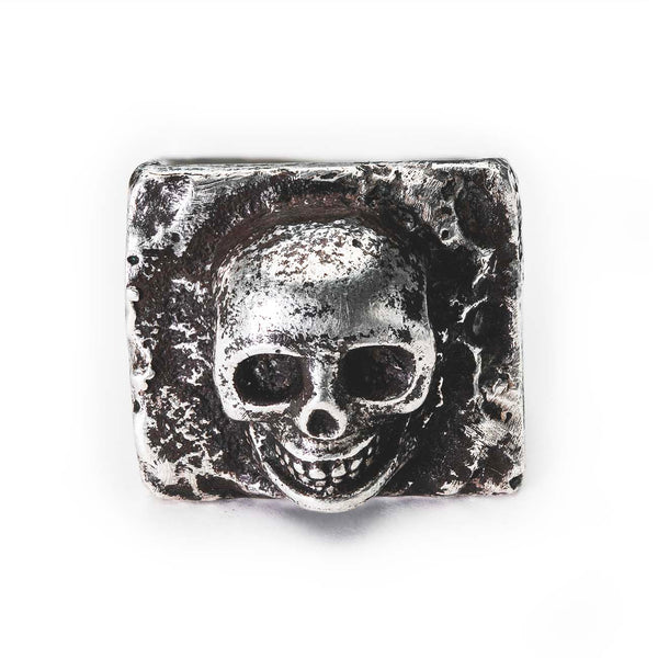 Chevalière avec tête de mort 