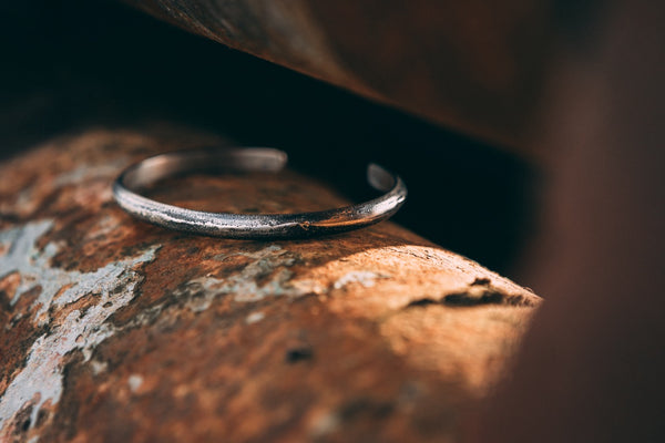 Bracelet demi-jonc fin en argent