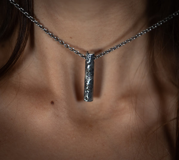 Pendentif en argent cylindre fin