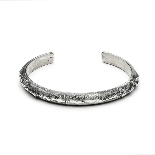 Demi-jonc large en argent brut de fonte