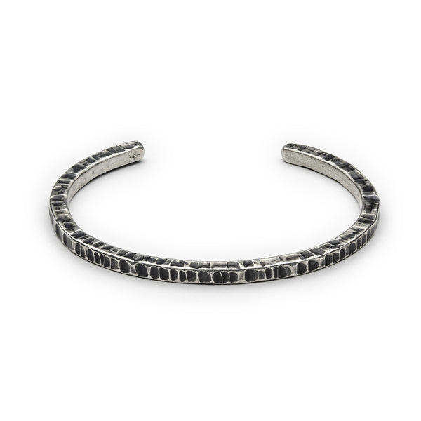 Bracelet martelé en argent artisanal