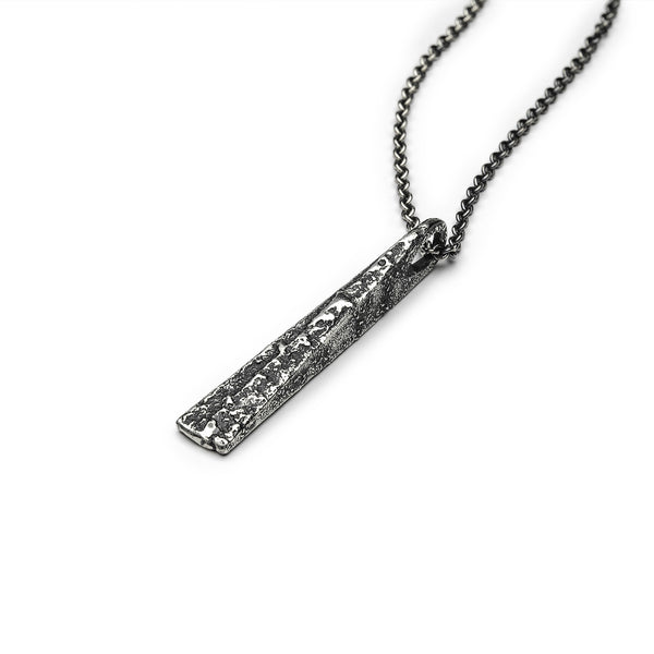 Collieravec pendentif tétraèdre large en argent